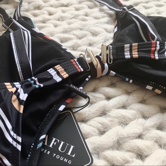 ZAFUL Striped Cutout One-piece Swimsuit - Picture 5 of 7